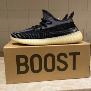 Yeezy 350 v2 Carbon